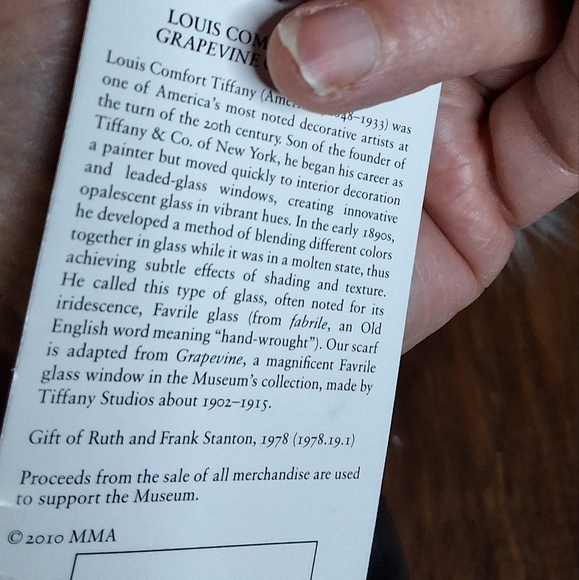 Louis Comfort Tiffany Stained Glass Metropolitan Museum Silk Scarf NWT - Picture 6 of 14